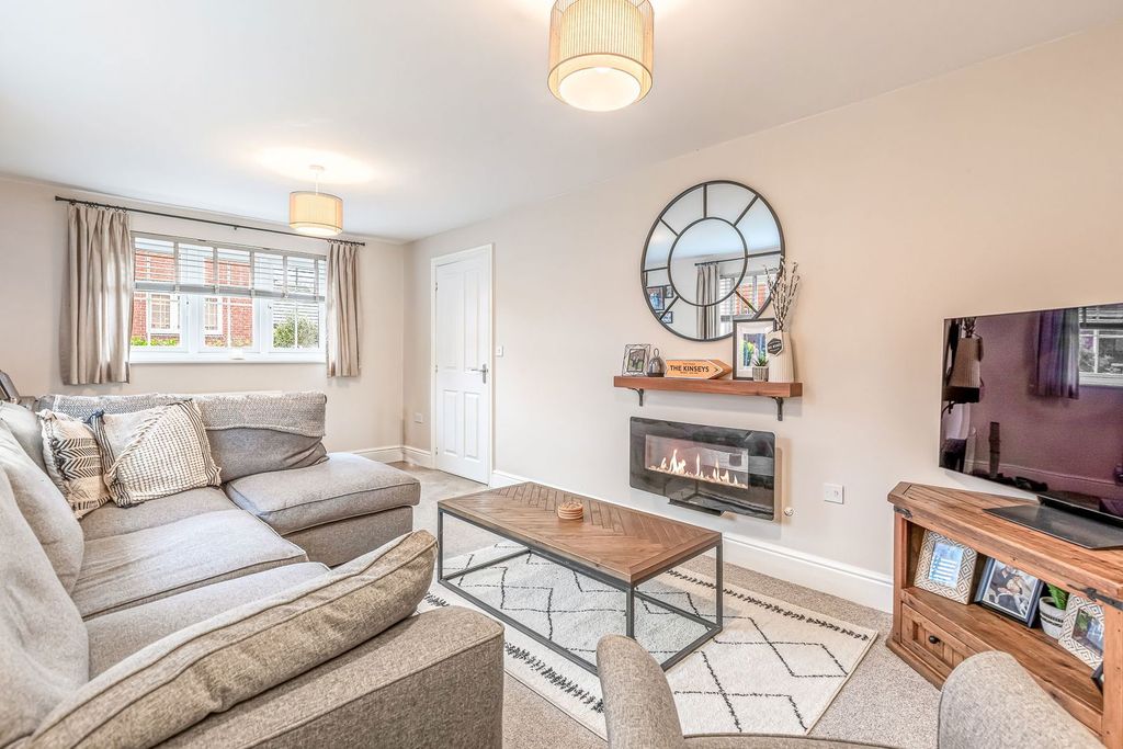 Property photo 3 of 21