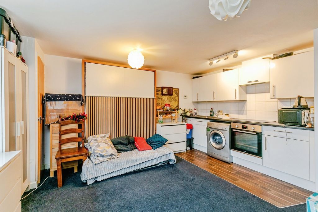 Property photo 2 of 20 Pbox-Img.Jpg