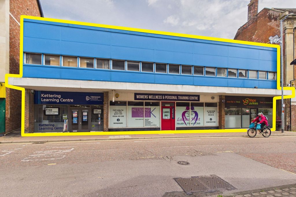 Property photo 1 of 10 8/10 Newland Street, Kettering, Northamptonshire Nn16 8Jh
