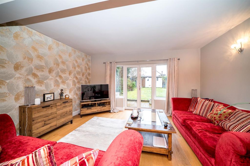 Property photo 2 of 22 Lounge