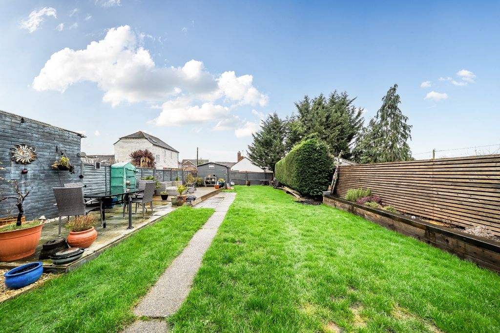 Property photo 2 of 25 4904711