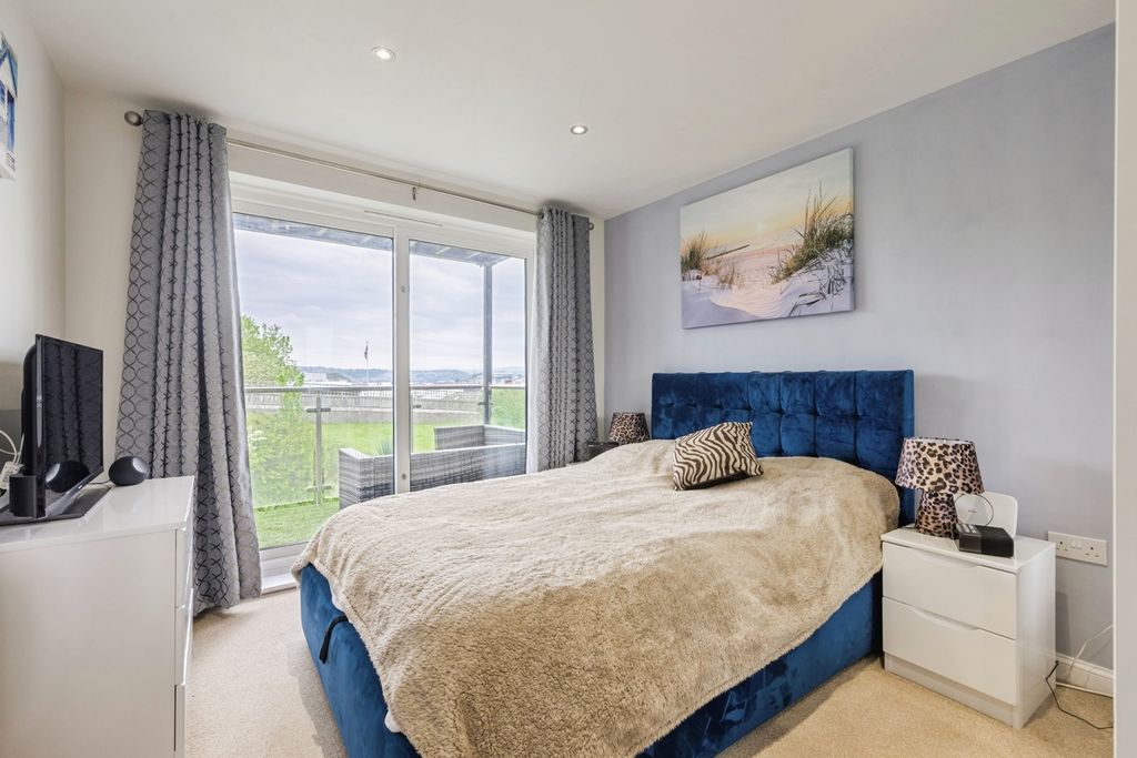 Property photo 3 of 16 Pbox-Img.Jpg