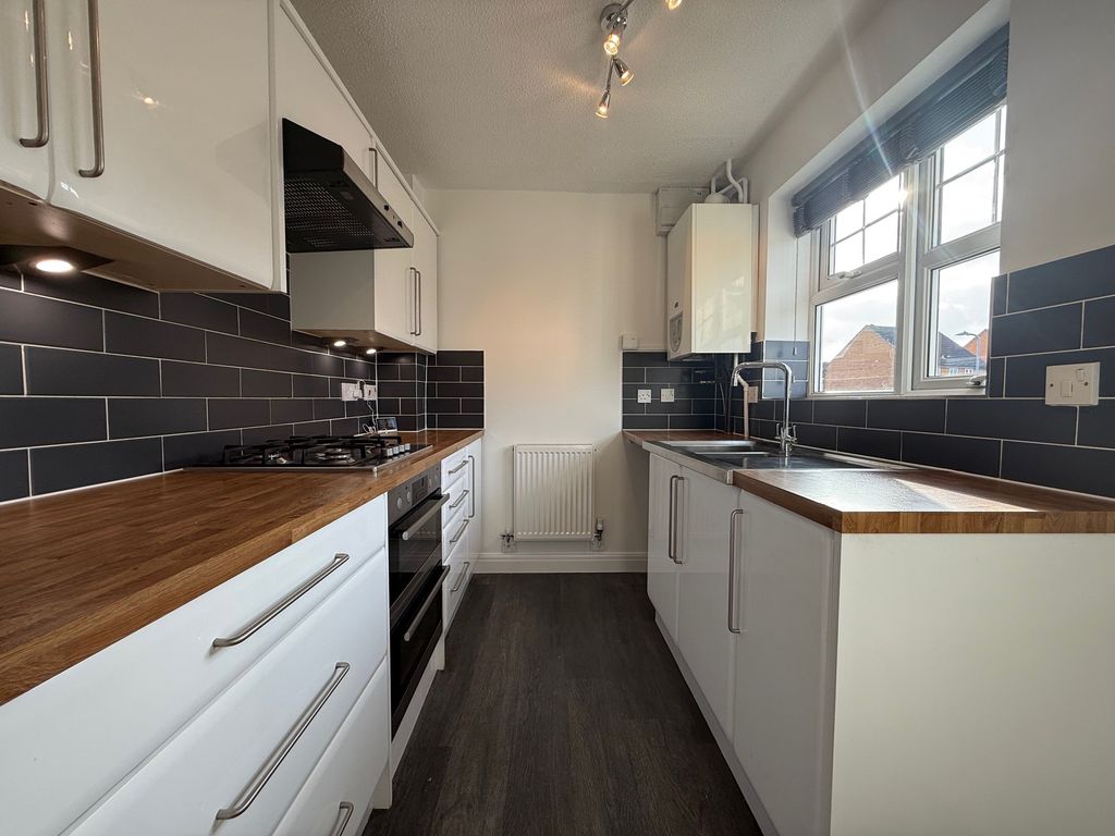 Property photo 3 of 10 Kitchen