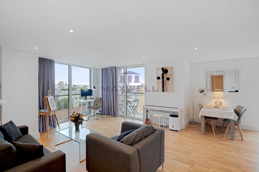 Property photo 1 of 15 For Sale, 2 Bed In London, E14