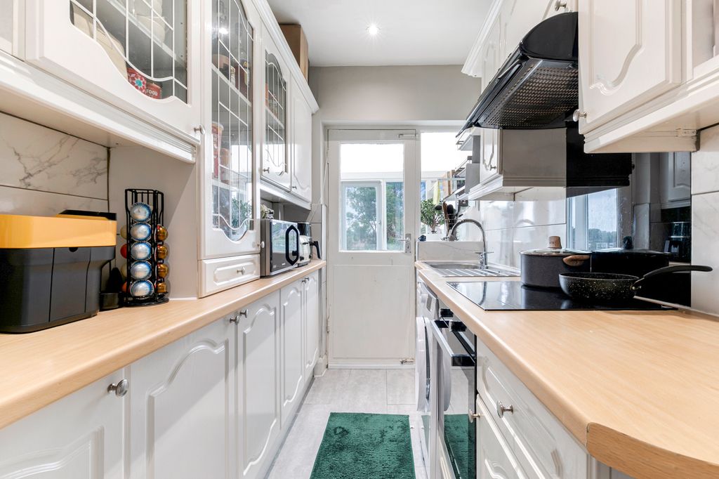 Property photo 3 of 17 Picture No. 02