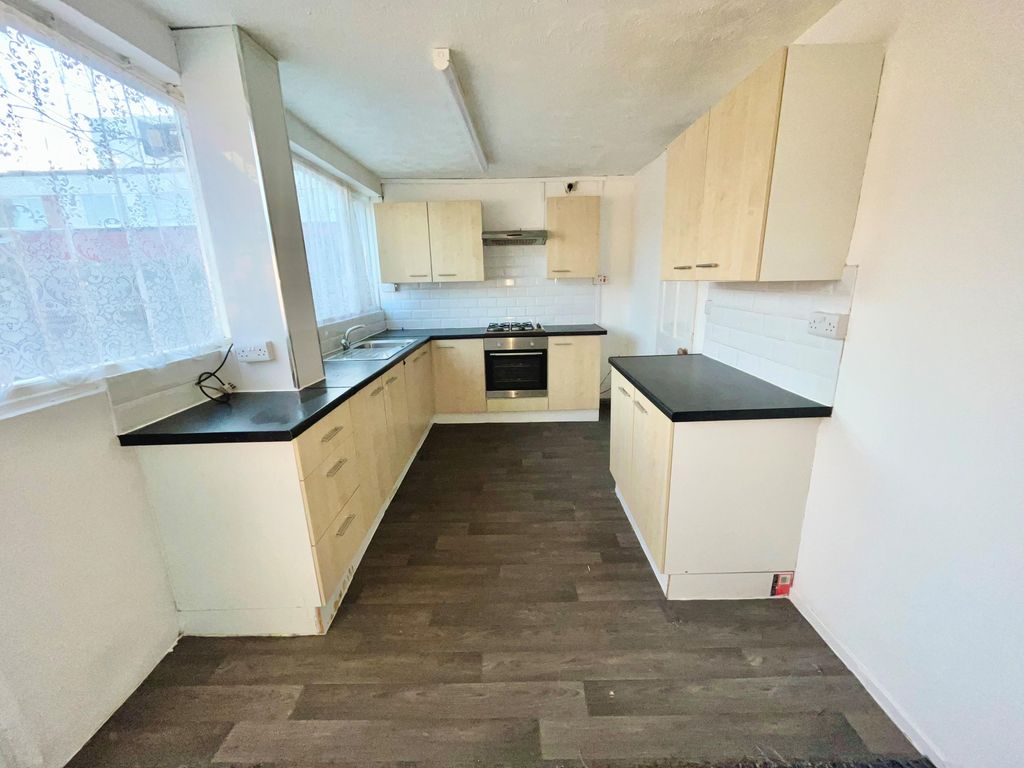 Property photo 2 of 9 Kitchen