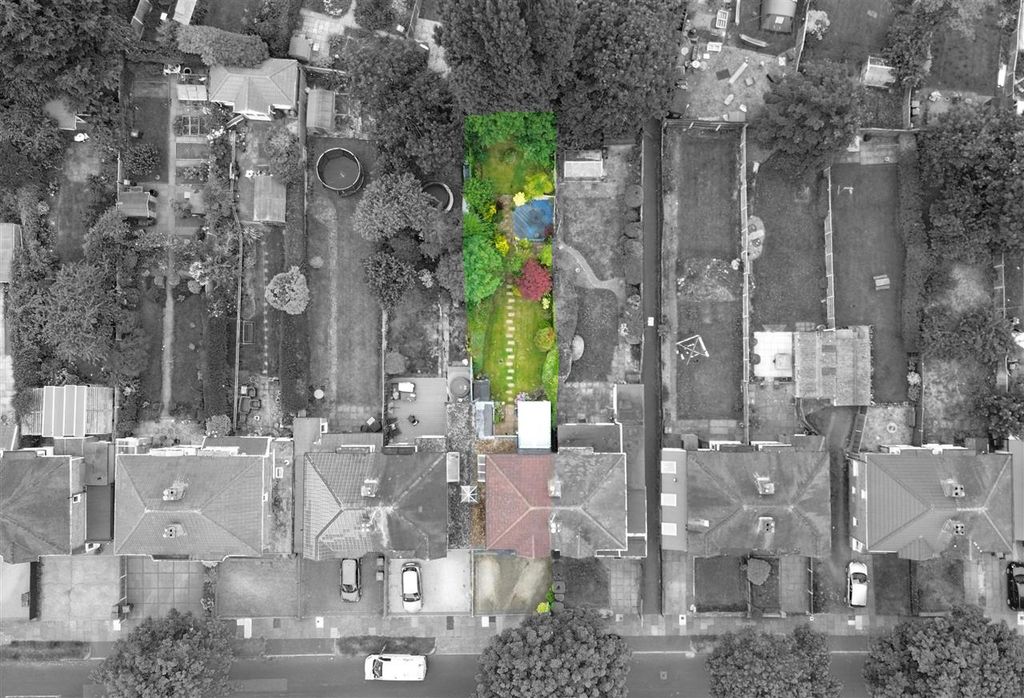 Property photo 2 of 18 Approach