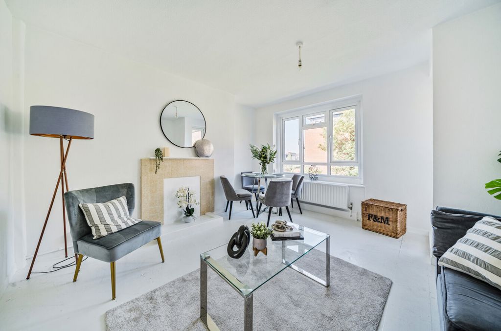 Property photo 1 of 17 1340275-13-689B0B...