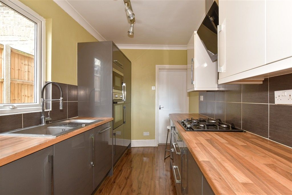 Property photo 2 of 10 Kitchen