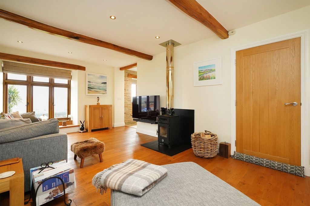 Property photo 3 of 36