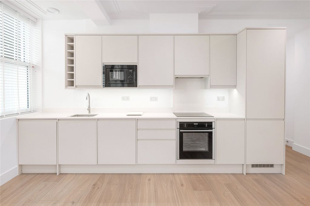 Property photo 3 of 14 Kitchen