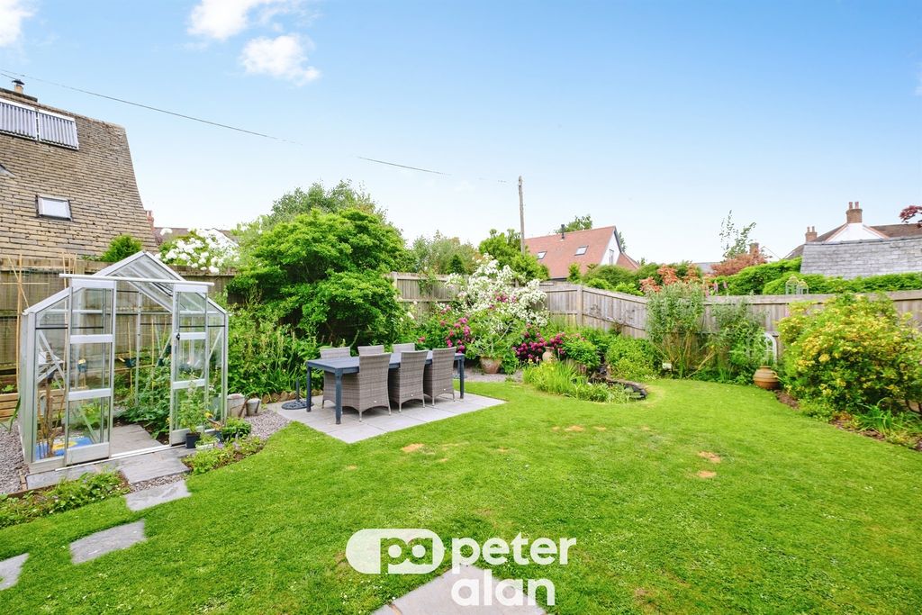 Property photo 2 of 32