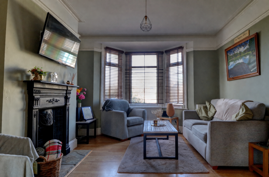 Property photo 2 of 14 Lounge