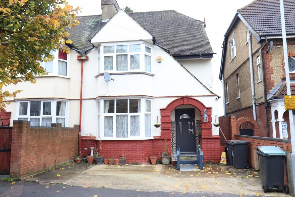 Property photo 1 of 13 4 Bedroom Semi Detached House
