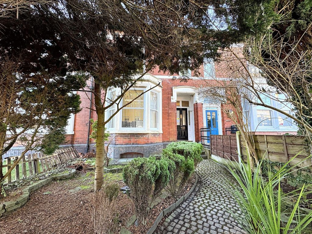 Property photo 1 of 33