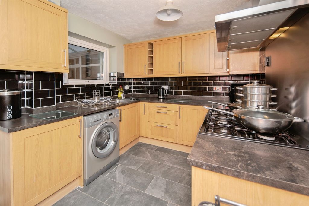 Property photo 3 of 15