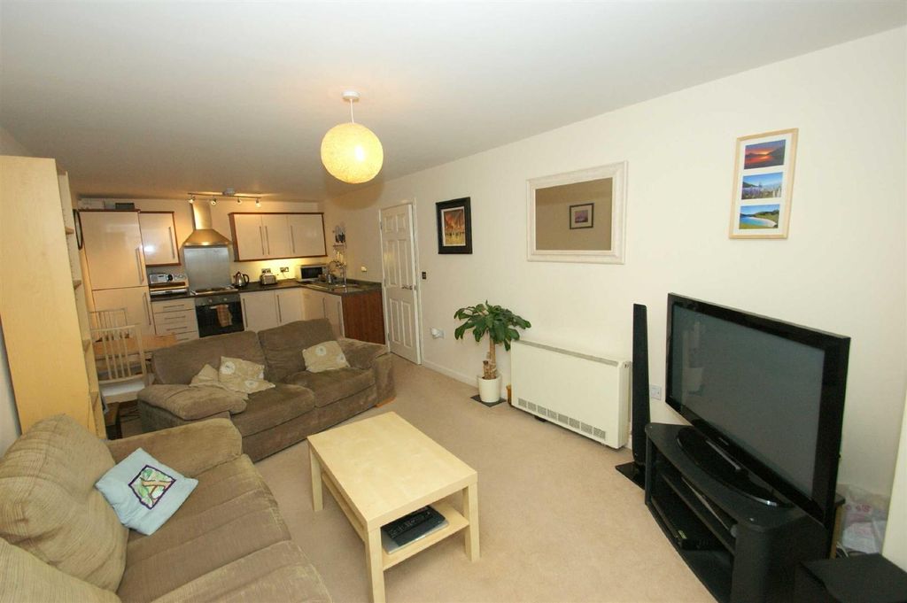 Property photo 3 of 8