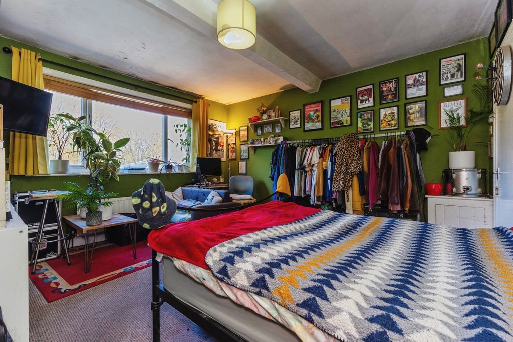 Property photo 3 of 19 Pbox-Img.Jpg