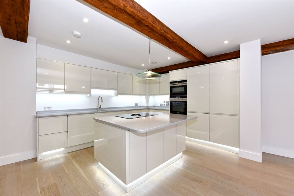 Property photo 2 of 10 Kitchen