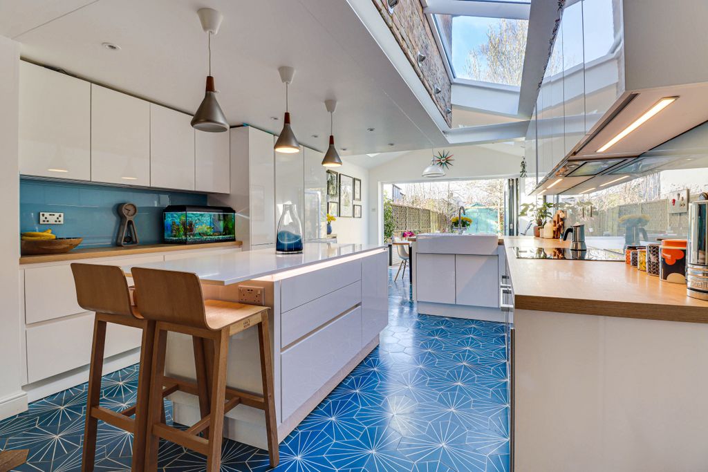 Property photo 3 of 16 Kitchen