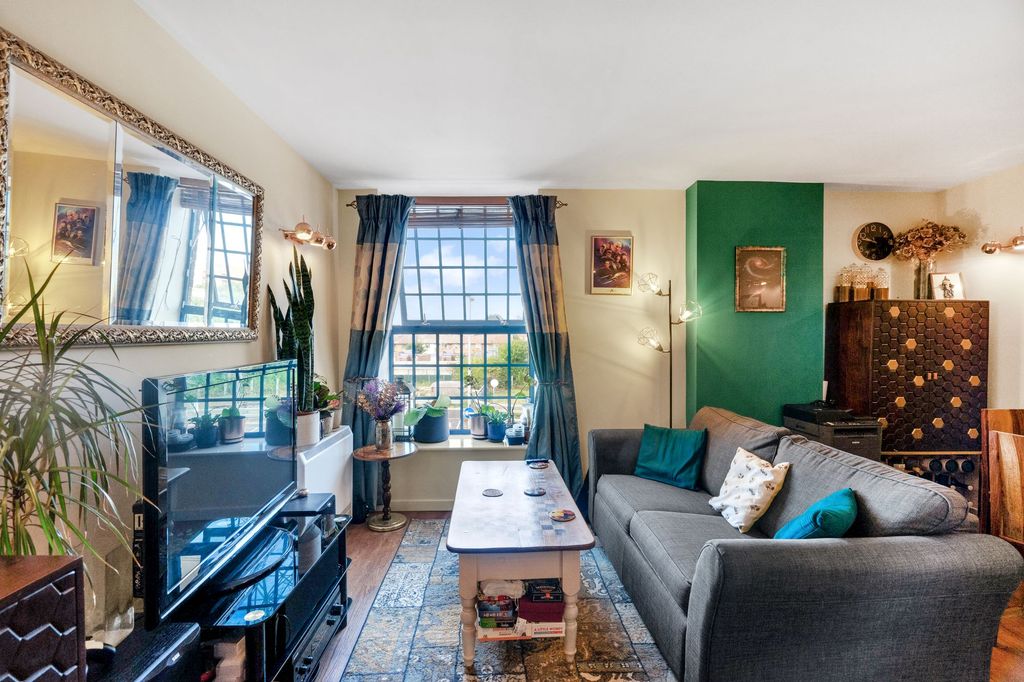 Property photo 3 of 16