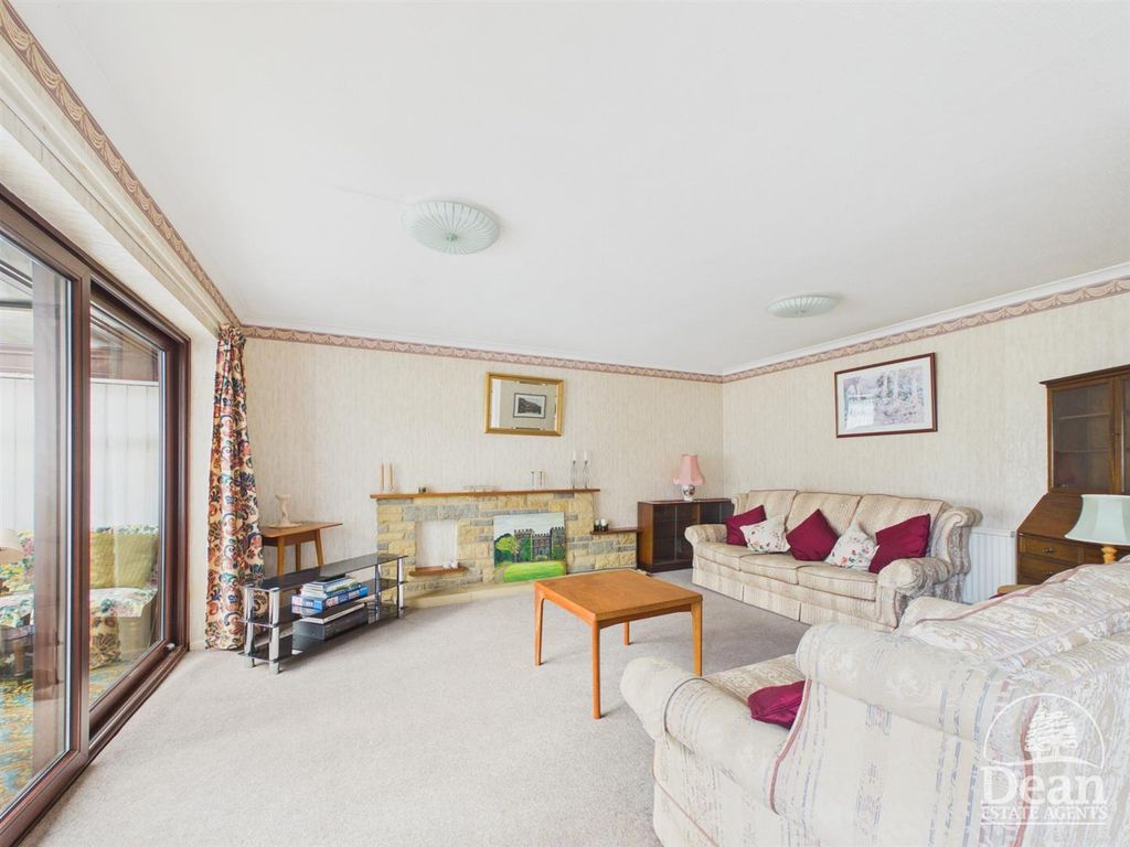 Property photo 2 of 28