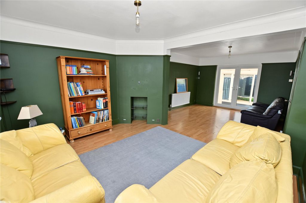 Property photo 3 of 10 Picture No. 12