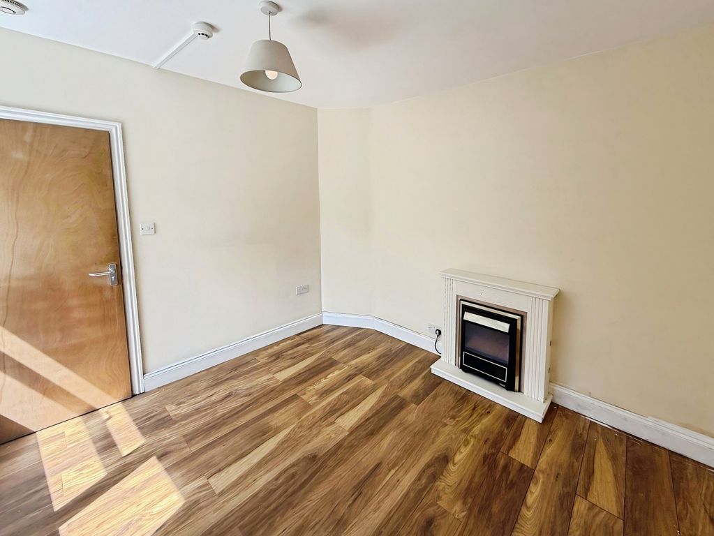 Property photo 2 of 18 400A2A2c-Photo-2025-12-11-14-28-12 5B1 5D