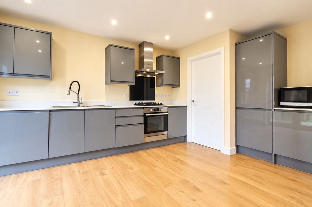 Property photo 3 of 17 Kitchen/Diner