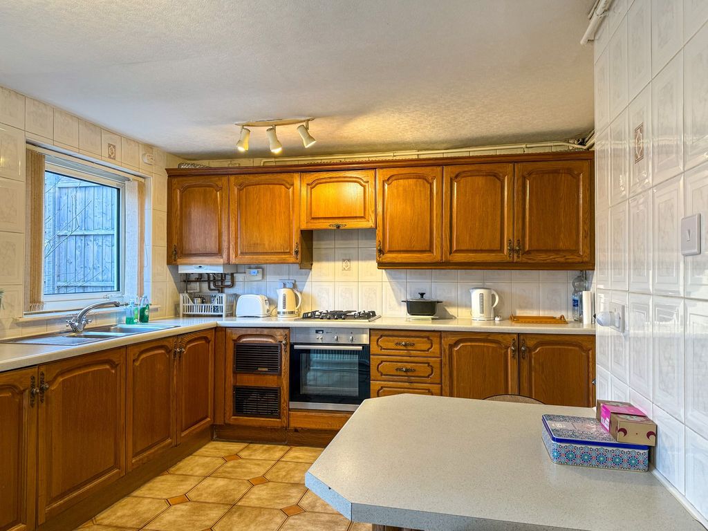 Property photo 3 of 31