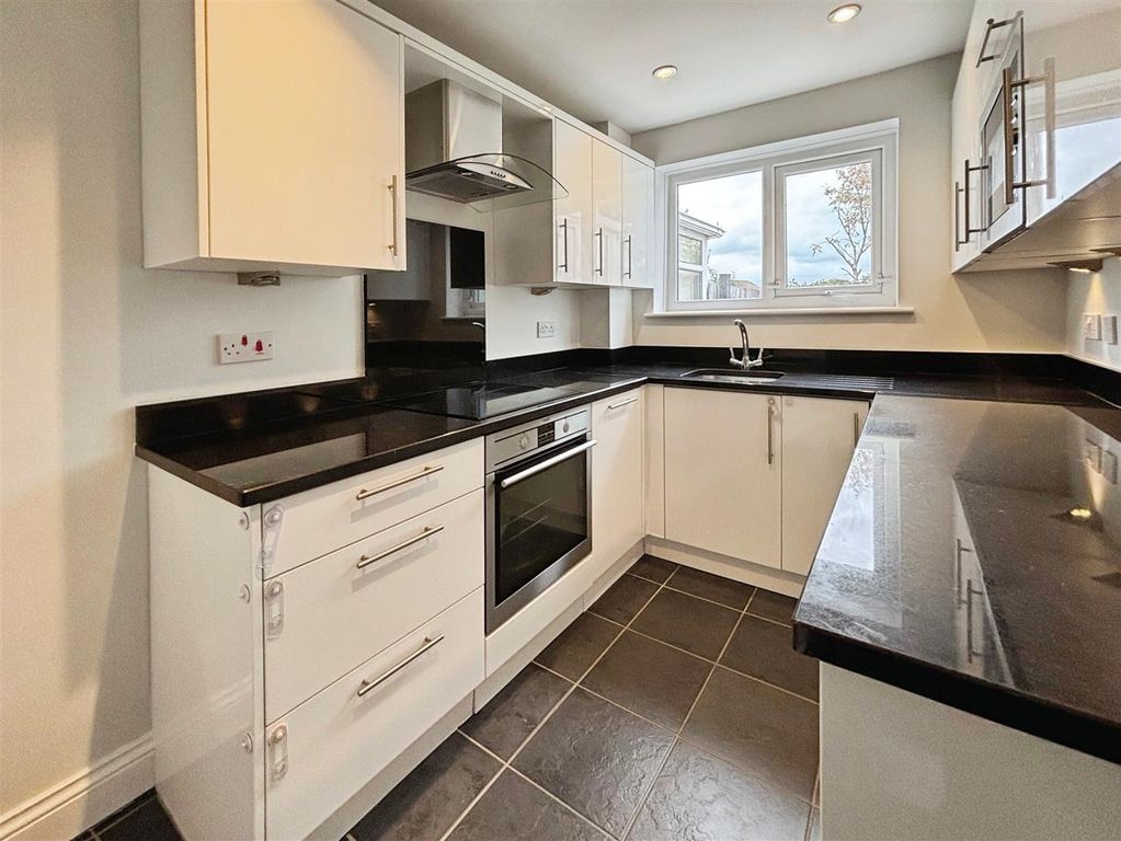 Property photo 2 of 18 Kitchen