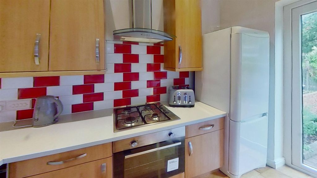 Property photo 2 of 9 5-Victory-Road-Kitchen.Jpg