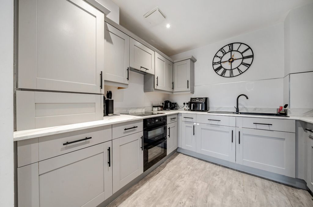 Property photo 2 of 20 1371151-10-68Fa1c...