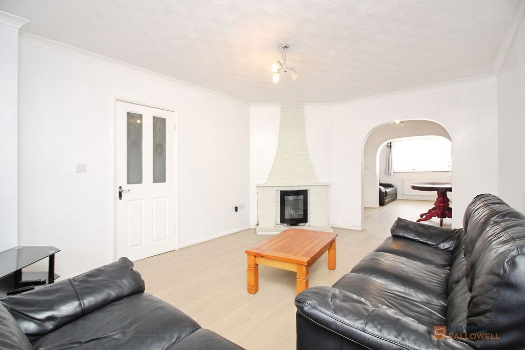 Property photo 3 of 27