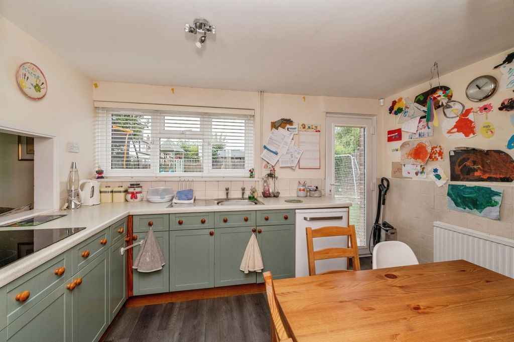 Property photo 3 of 16 Kitchen Diner