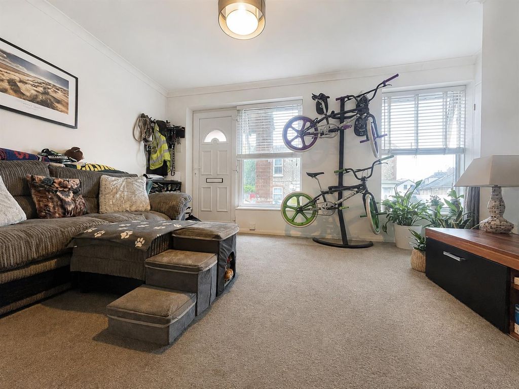 Property photo 3 of 8