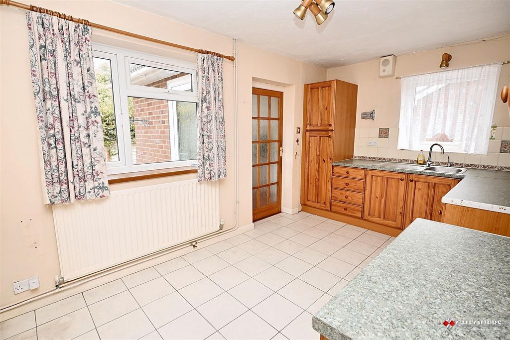 Property photo 3 of 21 Kitchen/ Dining Room