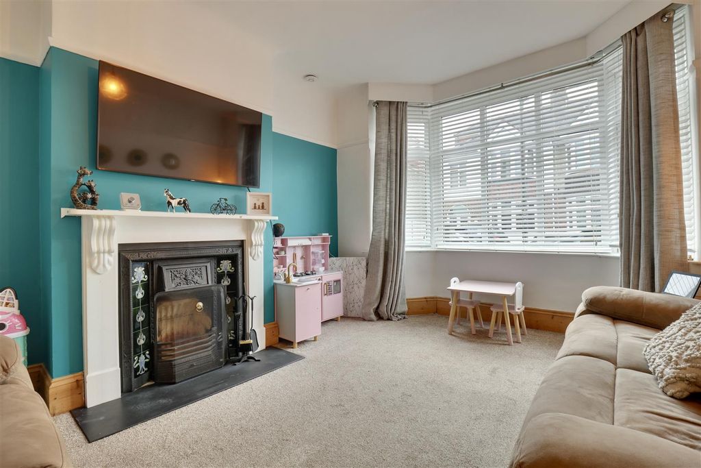 Property photo 3 of 17 7F4D729A-5949-4406-B6De-A9Fce00B9000_1_201_A.Jpeg