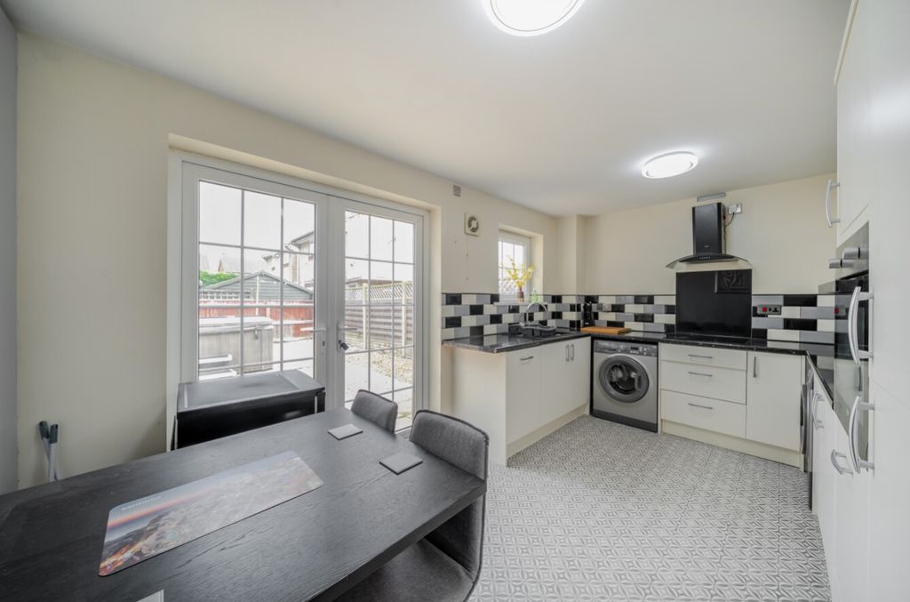 Property photo 3 of 12 1354317-7-68c817A708Bcd
