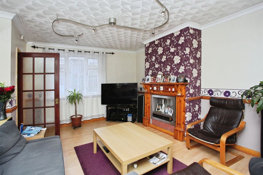 Property photo 3 of 17