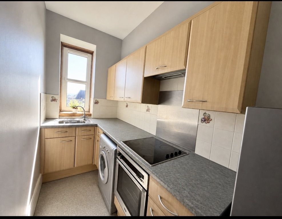 Property photo 2 of 7 Kitchen