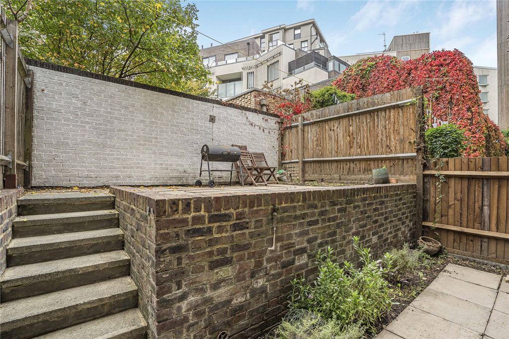 Property photo 3 of 21 Garden