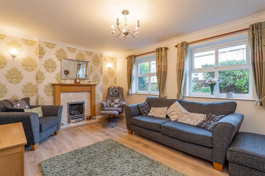 Property photo 2 of 39 Lounge