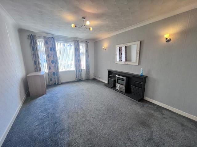 Property photo 3 of 10 5 The Hollows Lounge.Jpg