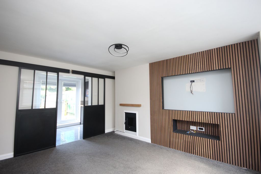 Property photo 2 of 9 Lounge