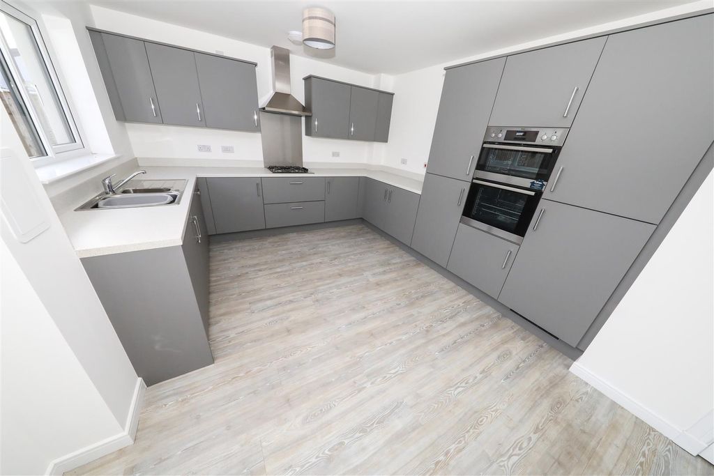 Property photo 3 of 28 c