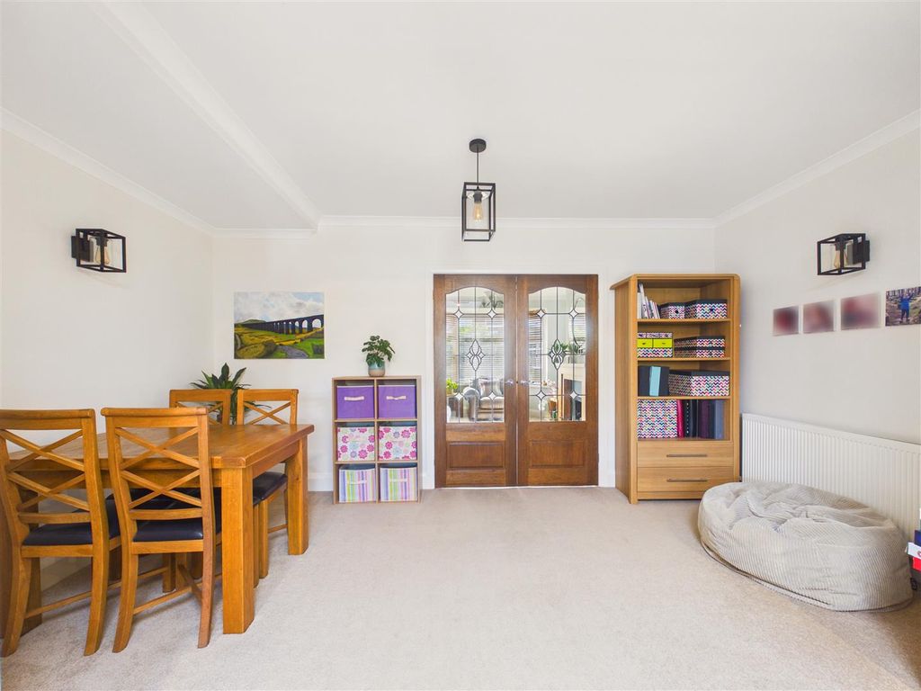 Property photo 3 of 13 Cam05451G0-Pr0212-Still010.Jpg