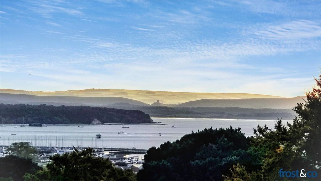 Property photo 2 of 18 Views