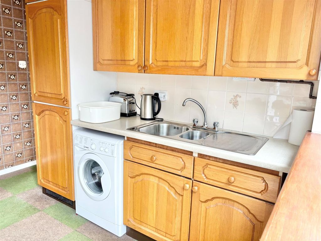 Property photo 3 of 12 Kit2.Jpg