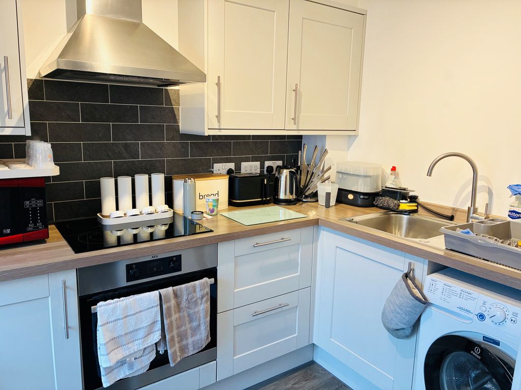 Property photo 2 of 13 Newkitchen